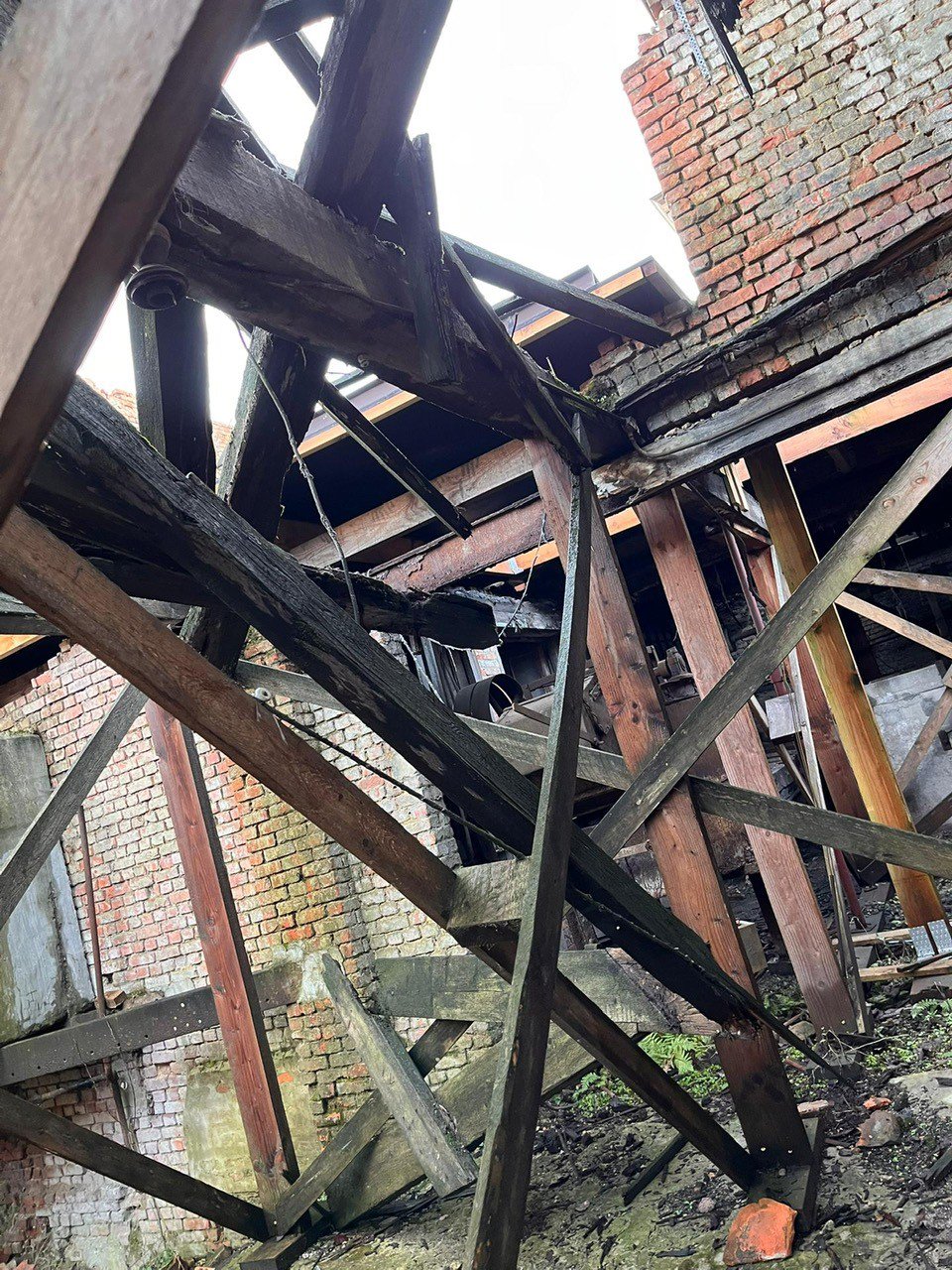 Gedeeltelijke instorting Tegelfabriek Willebroek: dringende sloop getroffen gedeeltes cover