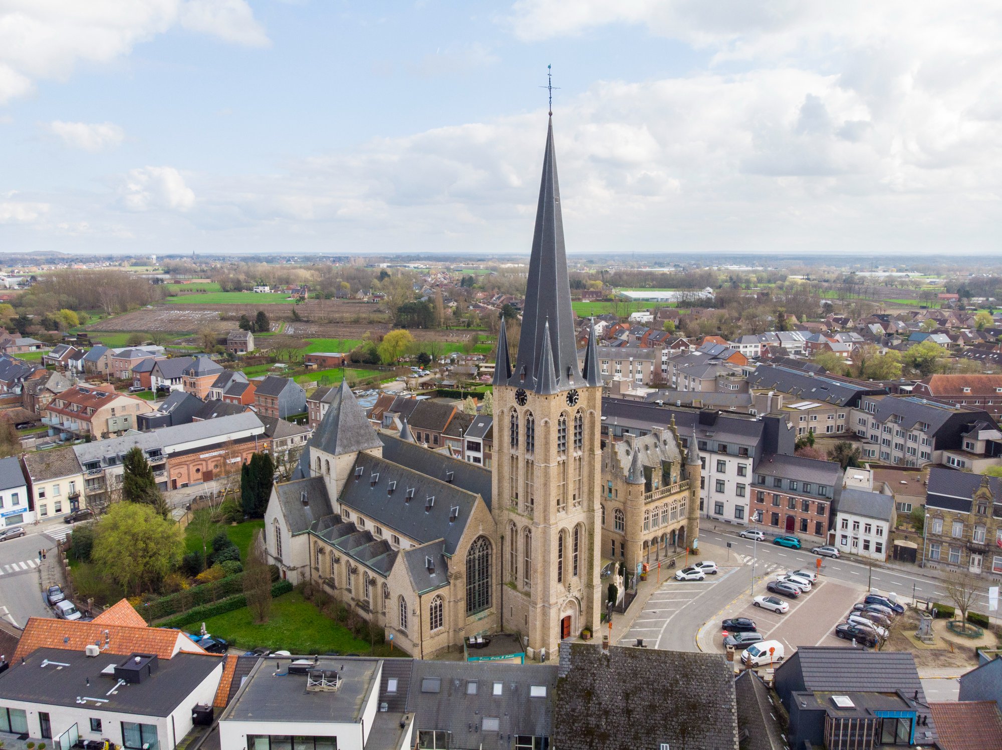 Herbestemmingstraject voor raadhuis en pastorie in Onze-Lieve-Vrouw-Waver cover